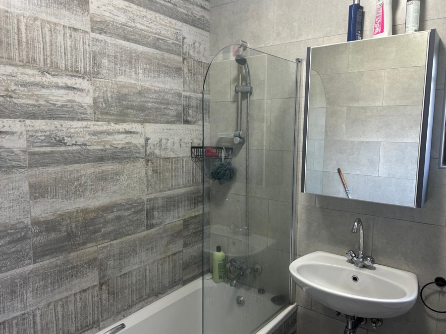 To Let 3 Bedroom Property for Rent in Braelyn Eastern Cape